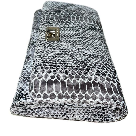 Elliott Lucca Leather Snakeskin Design Textured Turn-Lock Clutch - Picture 5 of 16